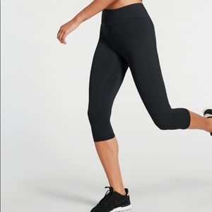 NWOT RYU black capri leggings